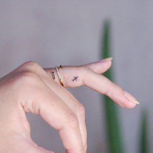 Finger Tattoos: Trendy 