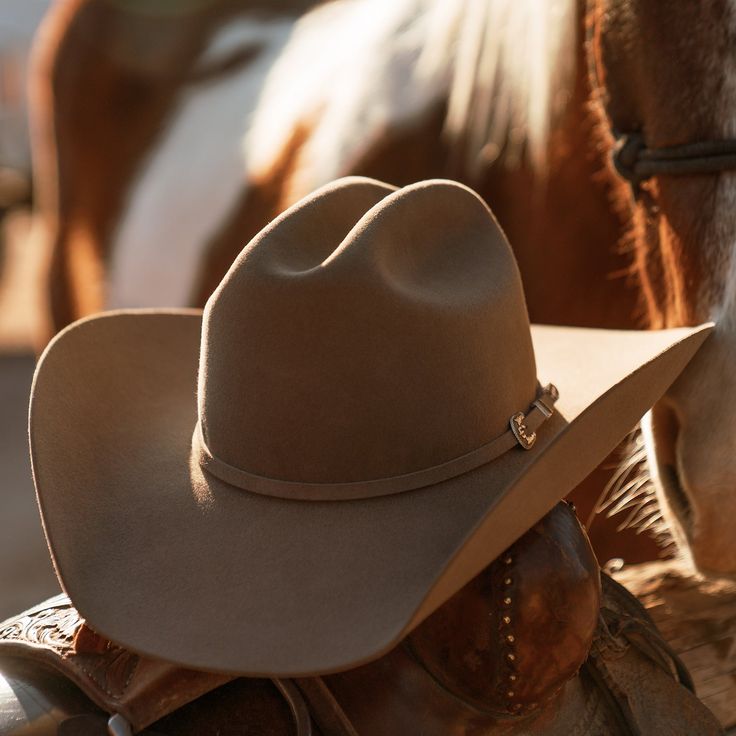 Discover how a cowboy hat should fit