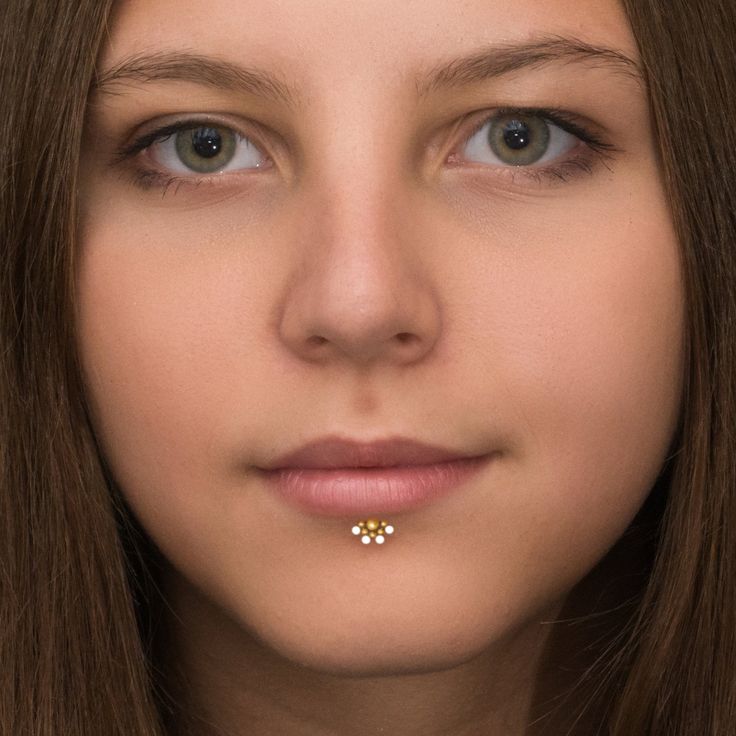 Discover the pain level of a vertical labret piercing