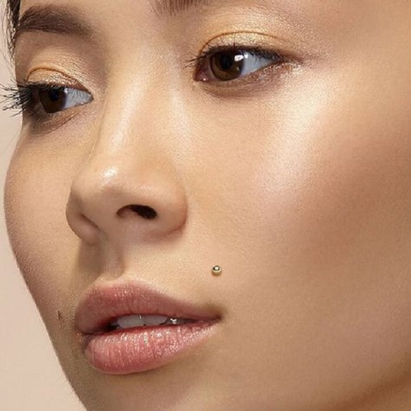 Discover the pain level of a vertical labret piercing